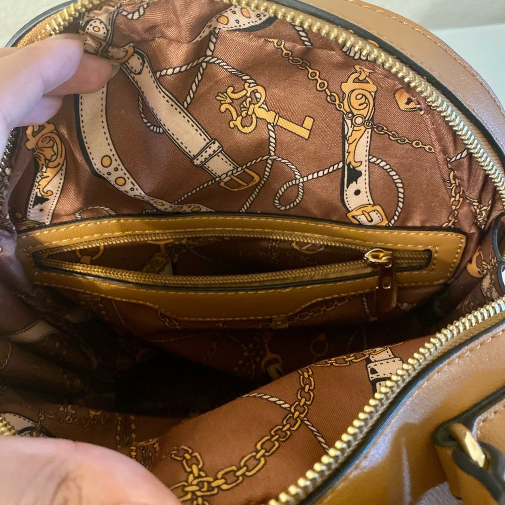 Small Backpack - Picture 4 of 5
